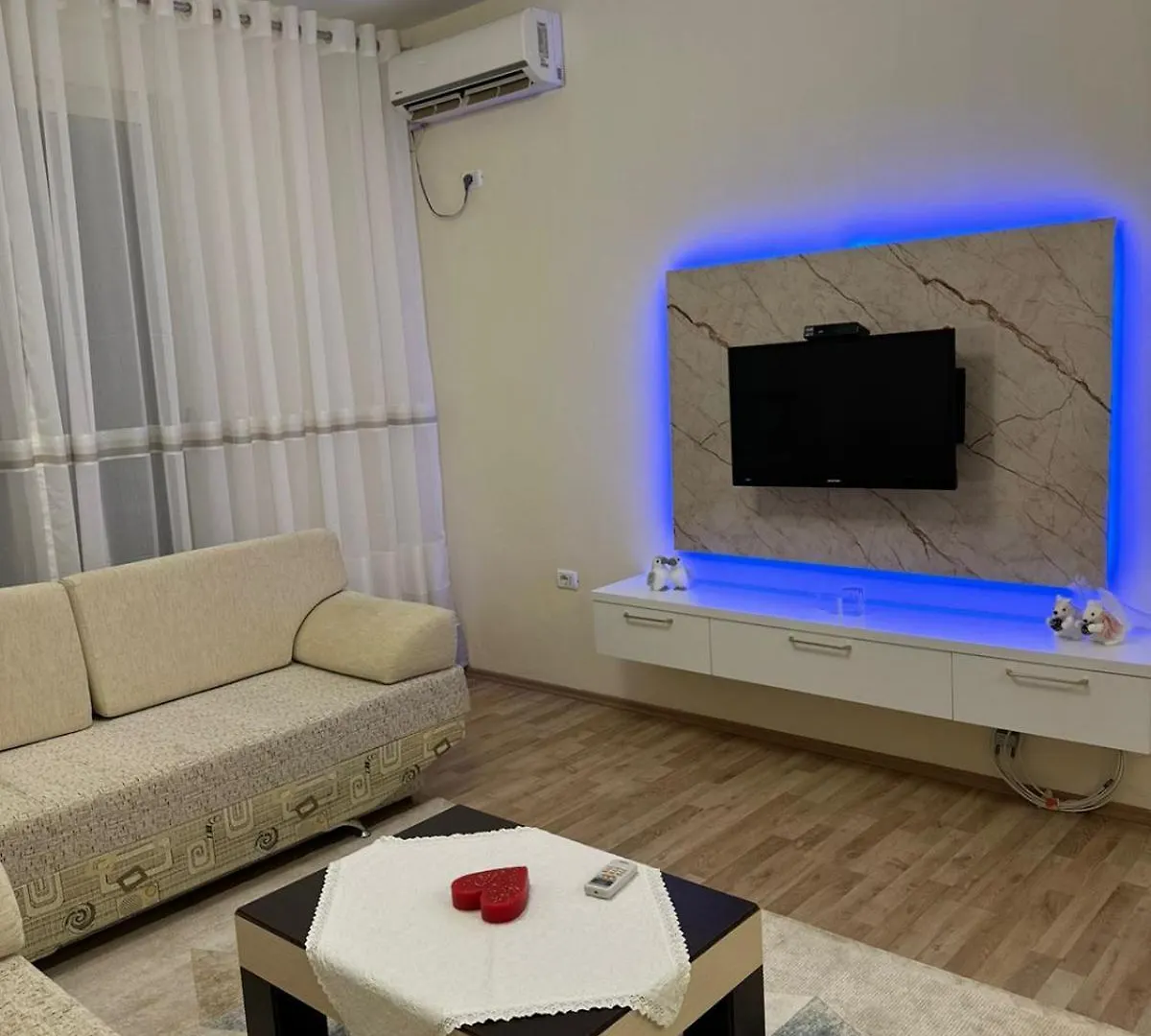 Bunk'Art Apartment Tiran