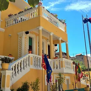 15 - Center Hotel